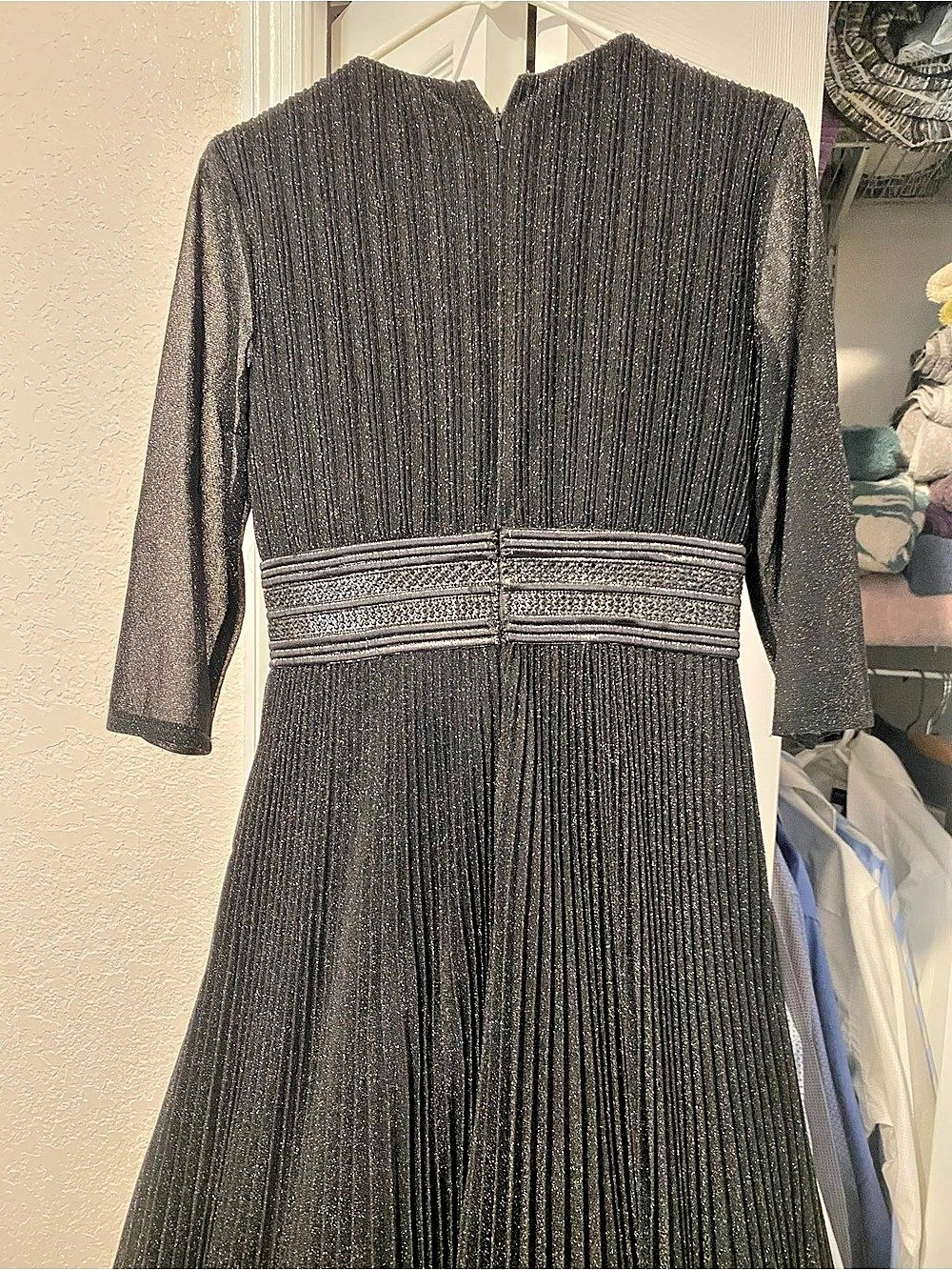 Mac Duggal Long Sleeve Pleated Midi Dress Black Size 6